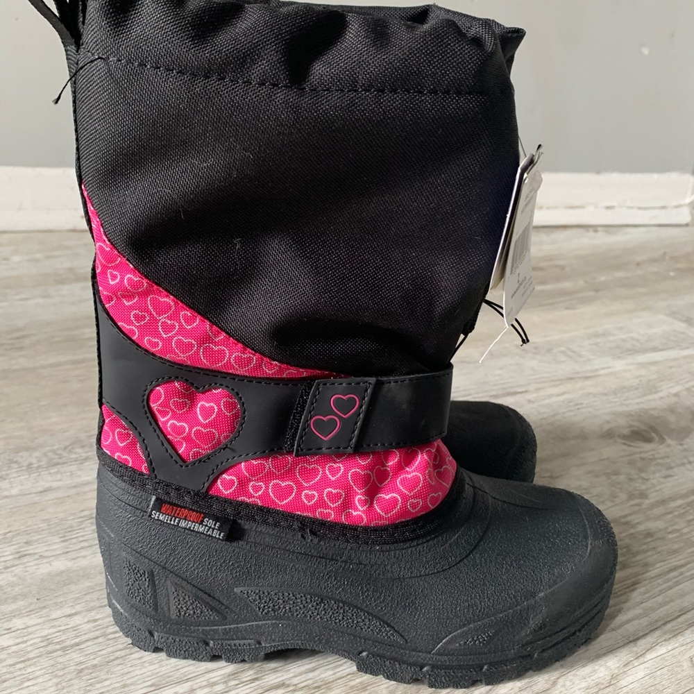 Girls size 2 Winter Boots never worn